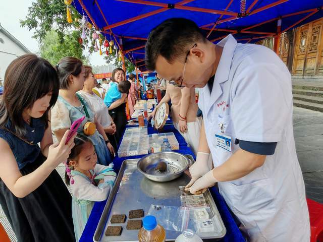 端午送健康！常德市第一中医医院中医药非遗市集暖心惠民(图4)
