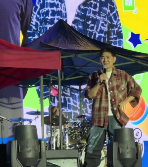 林志颖到周口商演冒雨开唱状态好50岁长这样？说20岁我都信！(图3)