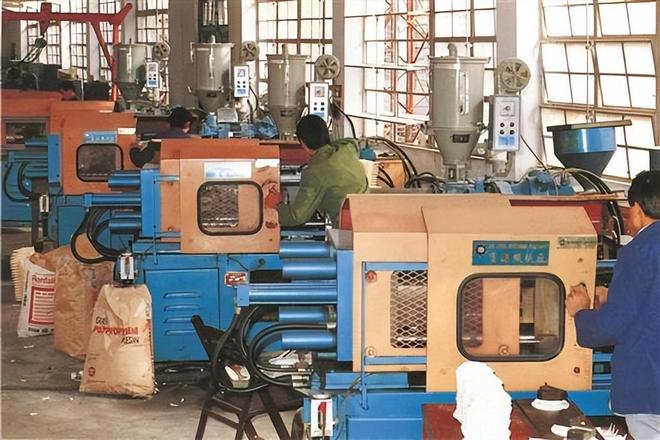 一年出口142亿元！广东小县城承包中国玩具迪士尼哭惨了(图3)